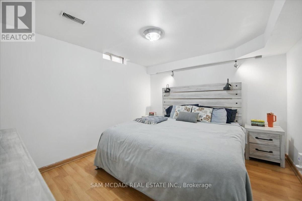 3344 LABURNUM CRESCENT Image 36