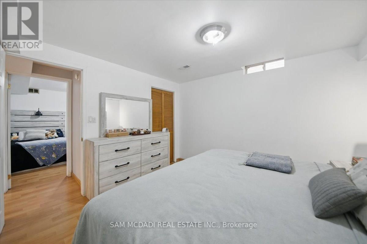 3344 LABURNUM CRESCENT Image 37