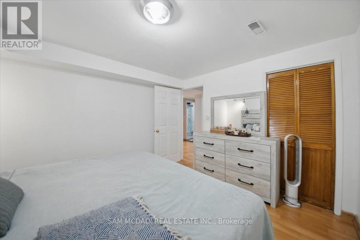 3344 LABURNUM CRESCENT Image 38