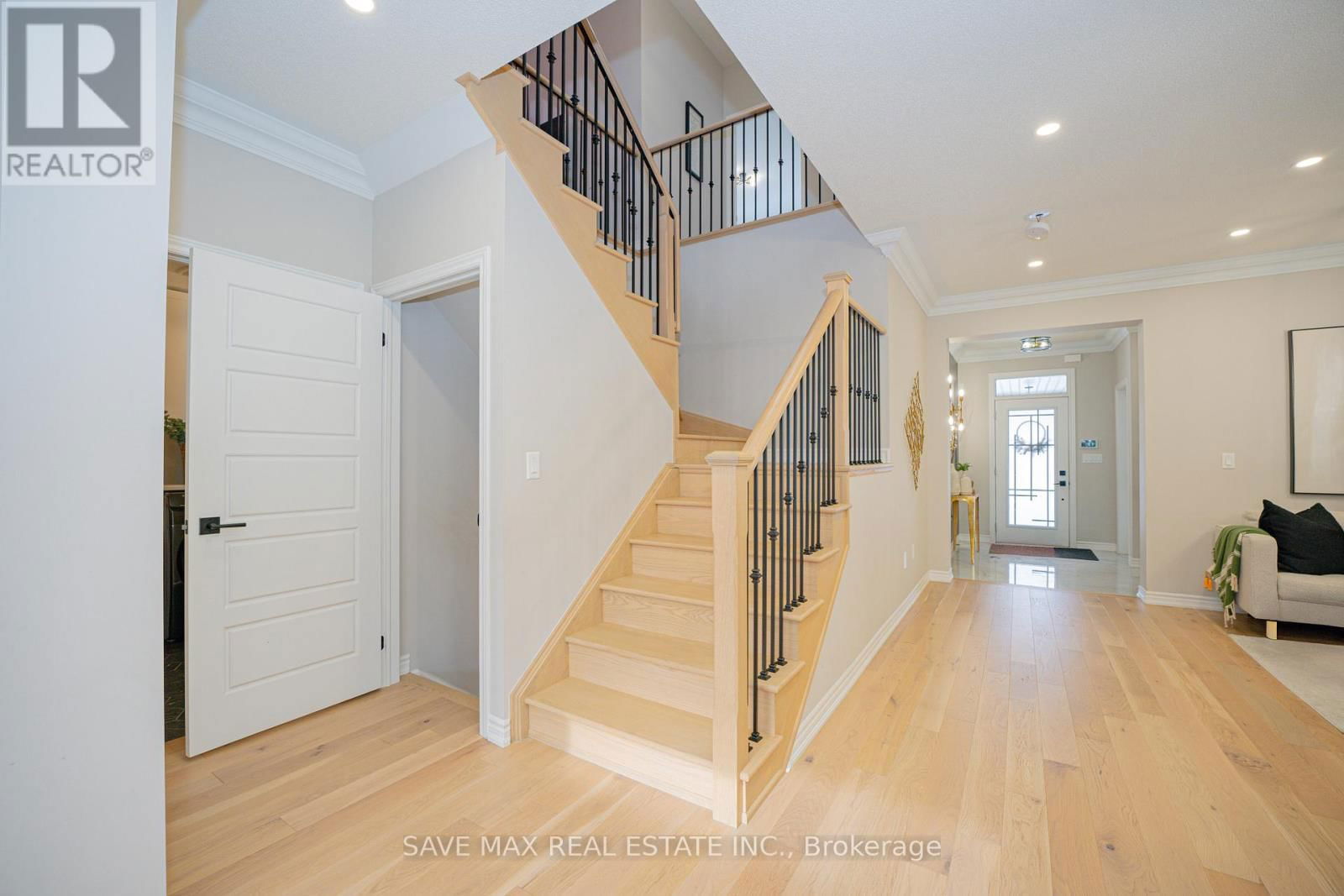 449 THORNBORROW COURT Image 24