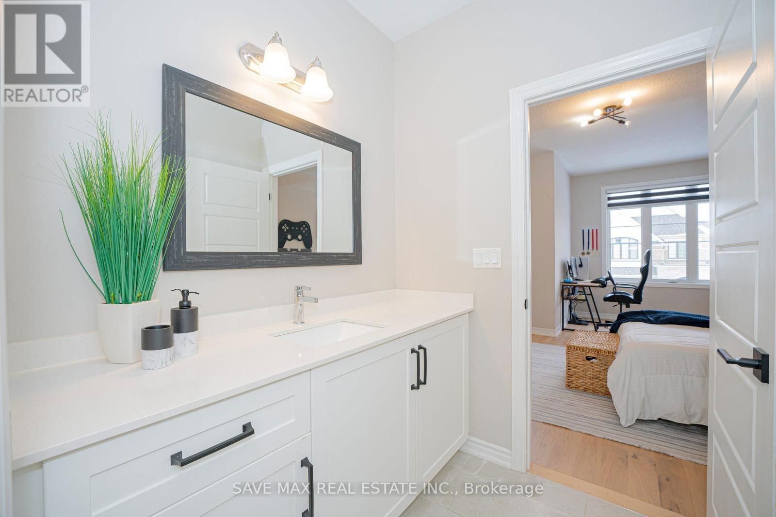 449 THORNBORROW COURT Image 31