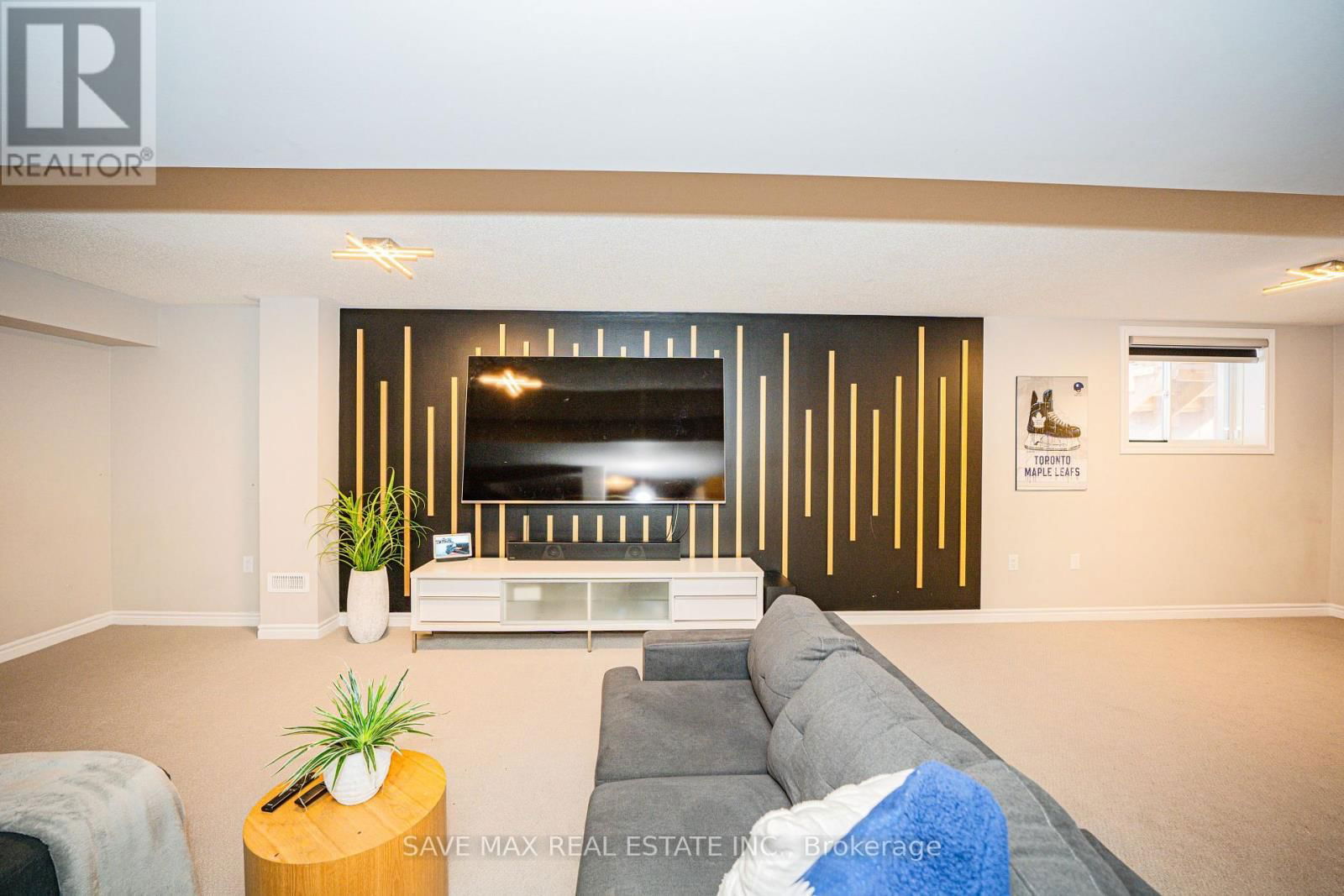 449 THORNBORROW COURT Image 35