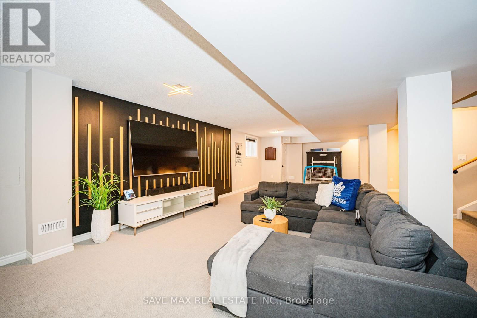 449 THORNBORROW COURT Image 36