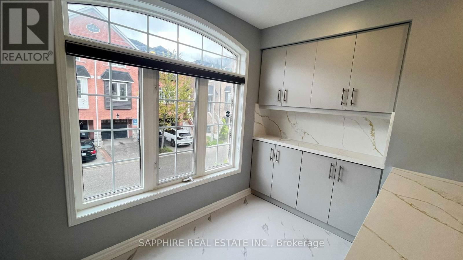 3255 REDPATH CIRCLE Image 10