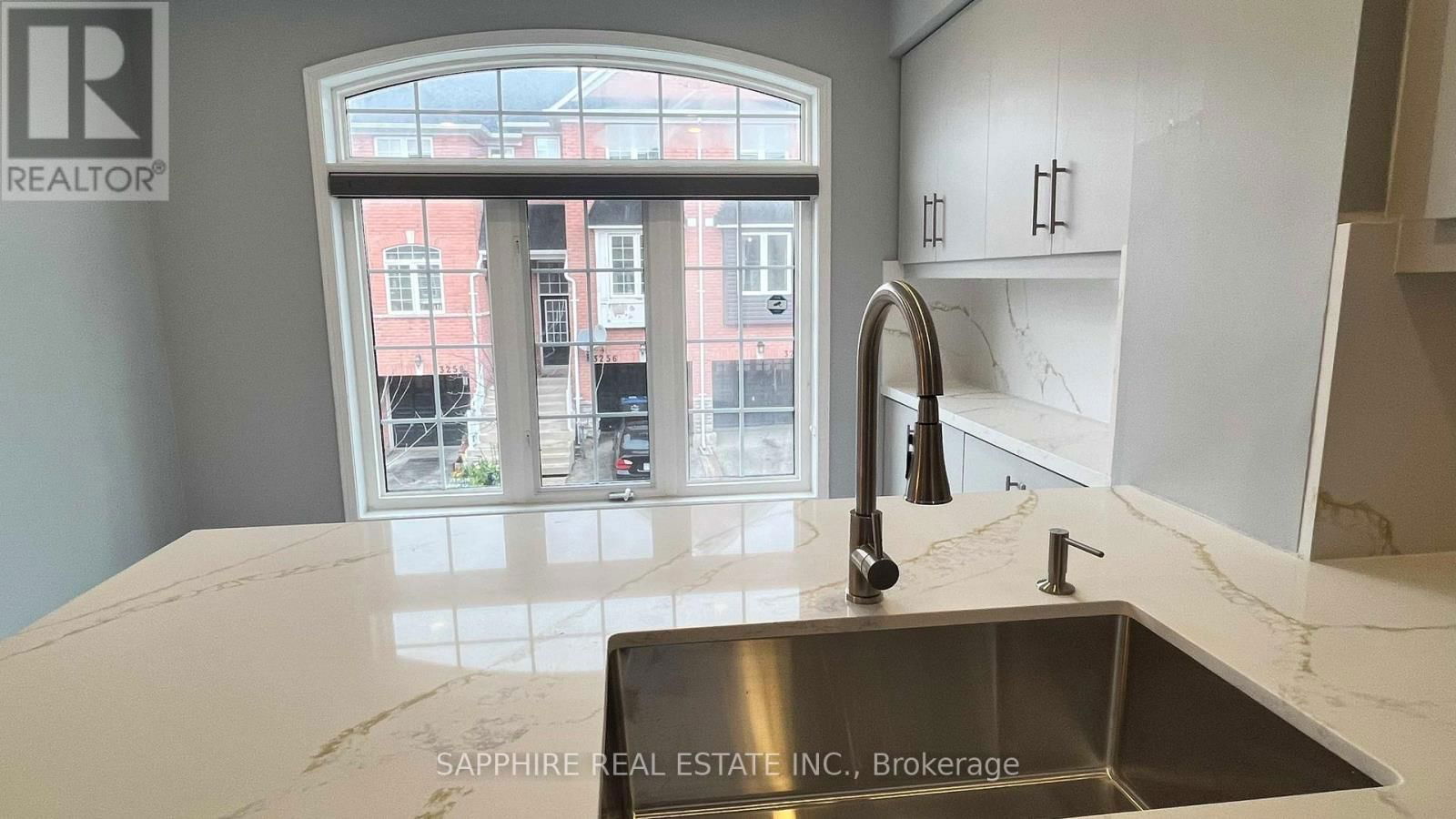 3255 REDPATH CIRCLE Image 14