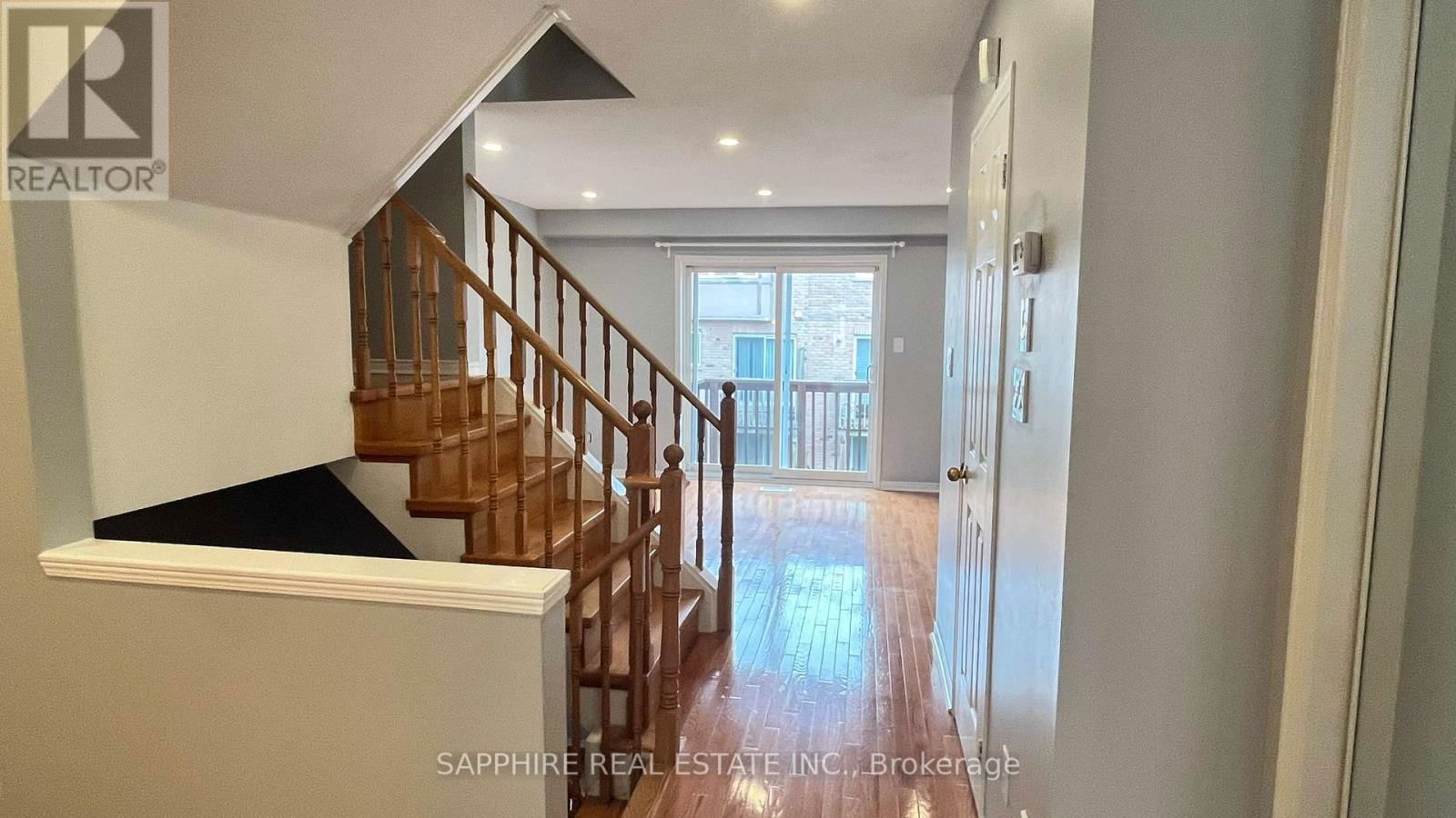 3255 REDPATH CIRCLE Image 19