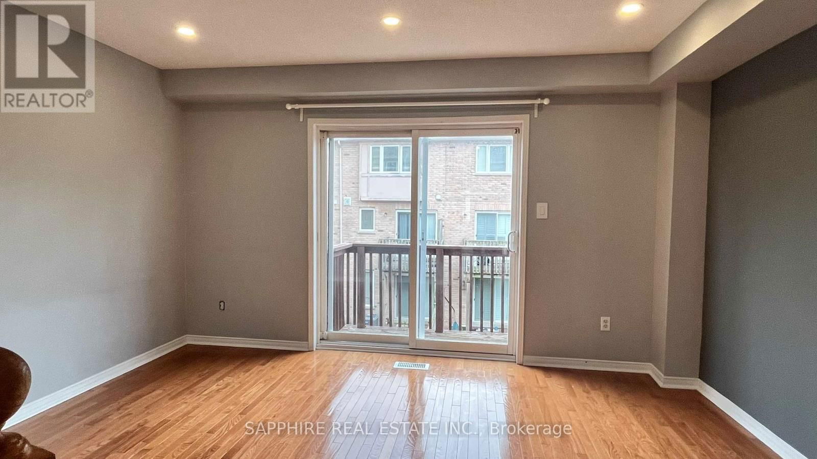 3255 REDPATH CIRCLE Image 20