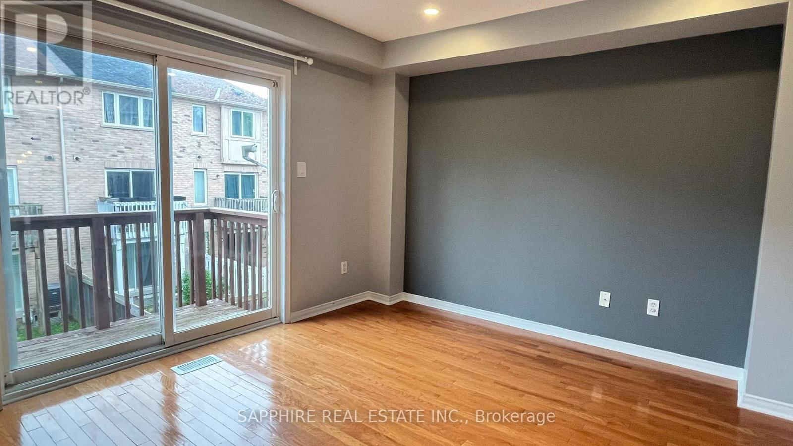 3255 REDPATH CIRCLE Image 21