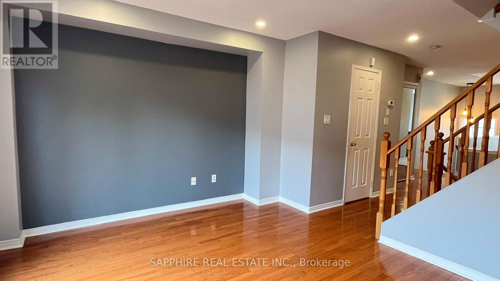 3255 REDPATH CIRCLE Image 22