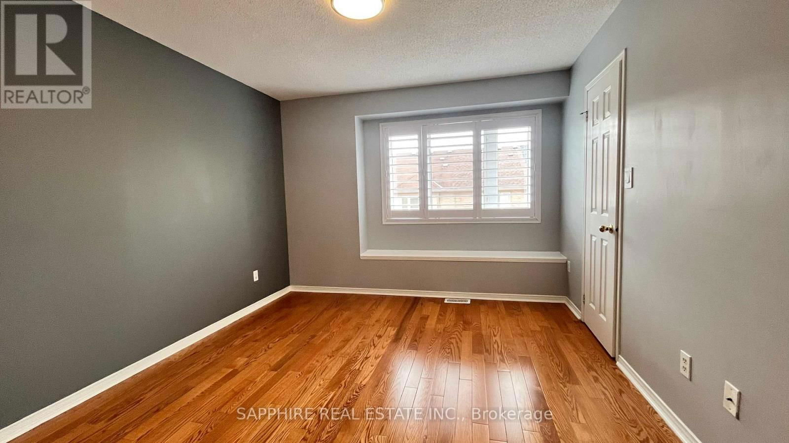 3255 REDPATH CIRCLE Image 33