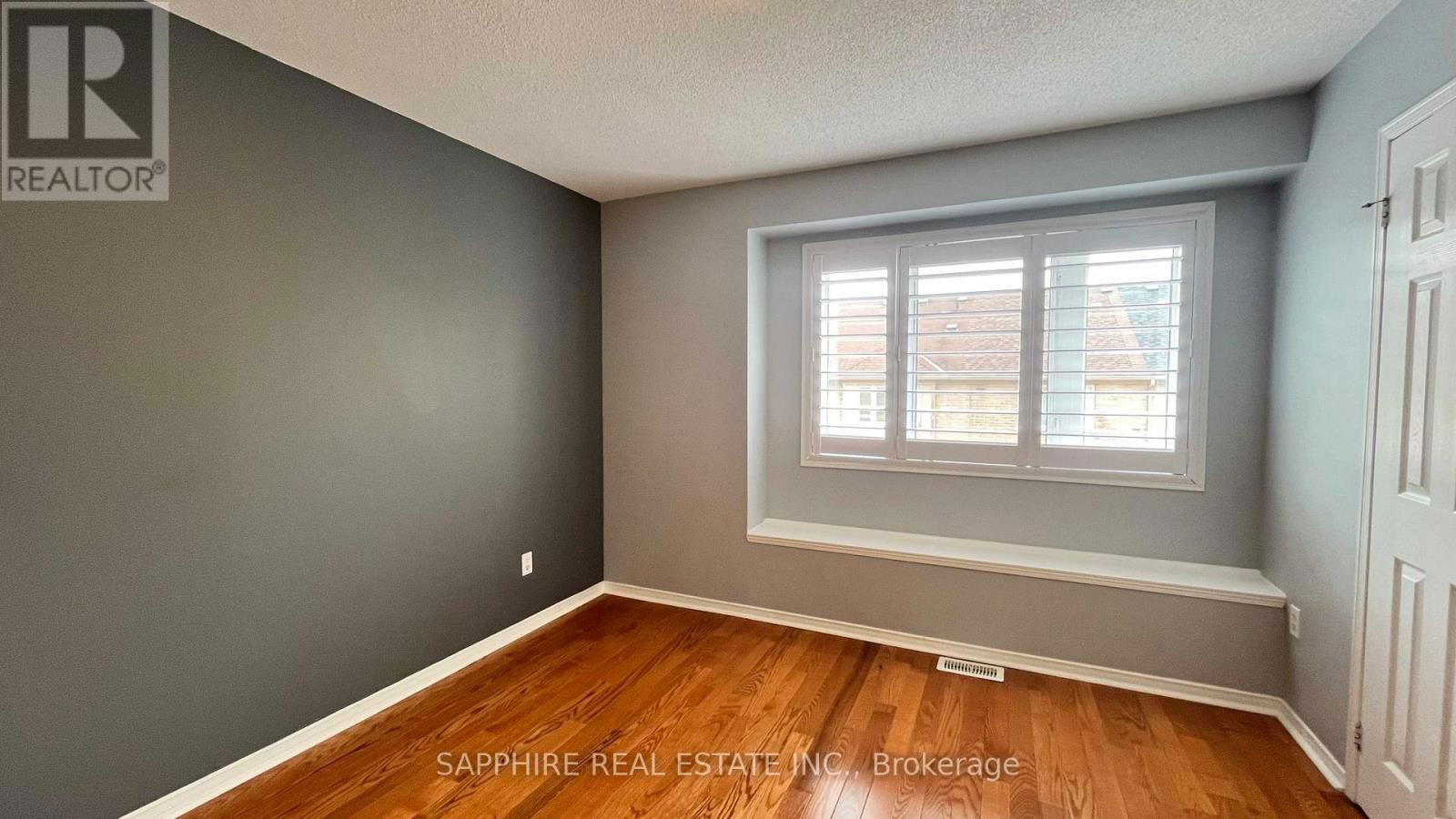 3255 REDPATH CIRCLE Image 34