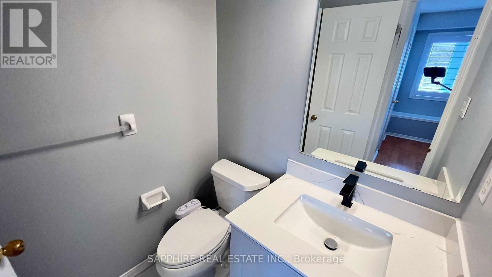 3255 REDPATH CIRCLE Image 36