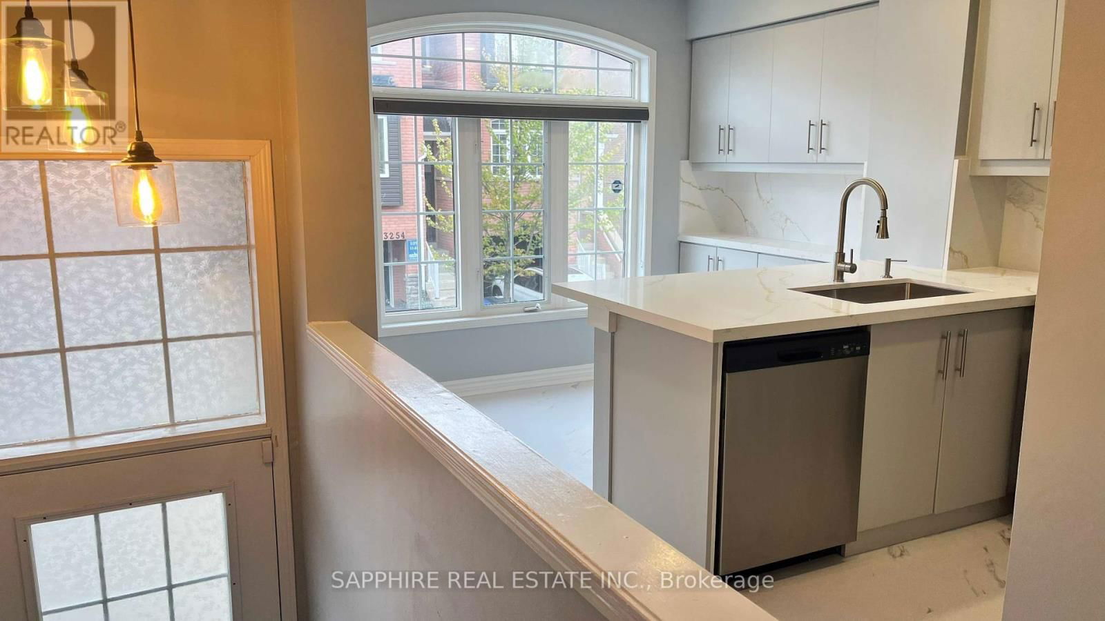 3255 REDPATH CIRCLE Image 5