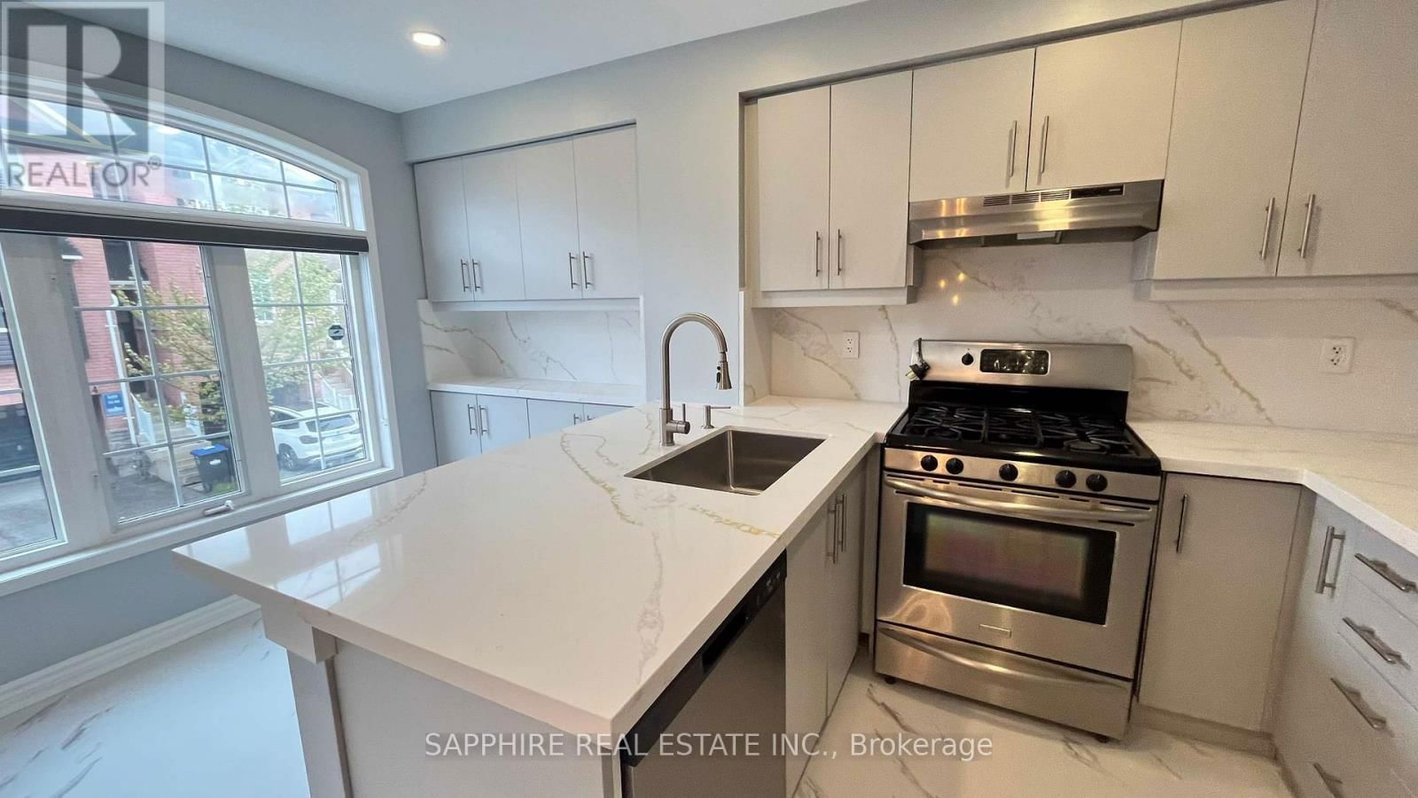 3255 REDPATH CIRCLE Image 7