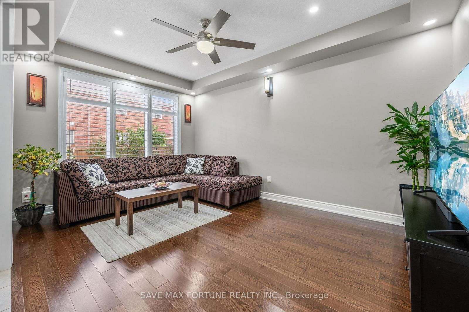 262 CEDRIC TERRACE Image 10
