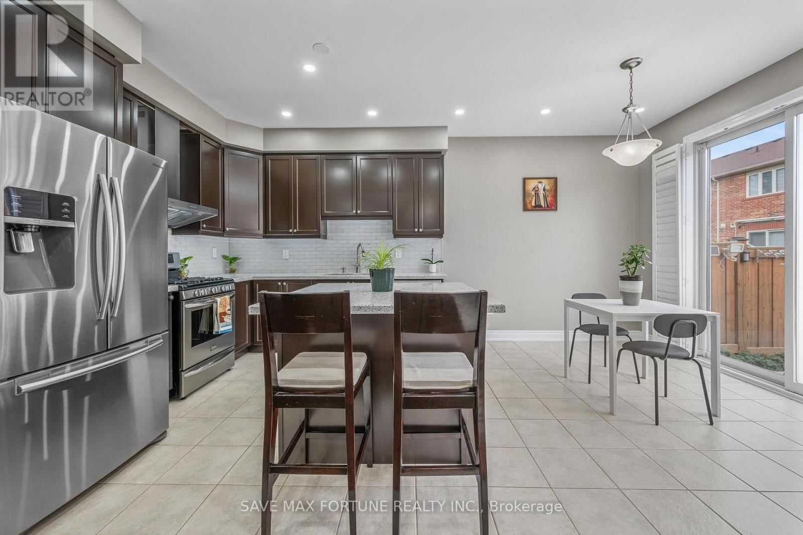 262 CEDRIC TERRACE Image 11