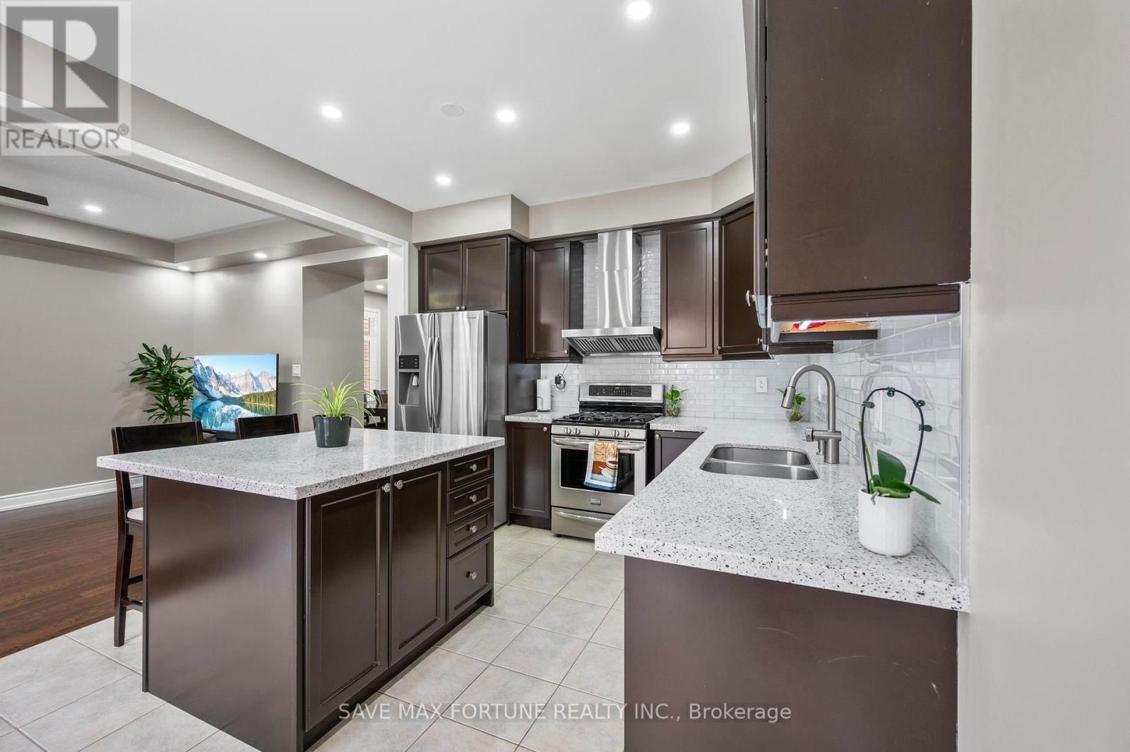 262 CEDRIC TERRACE Image 13