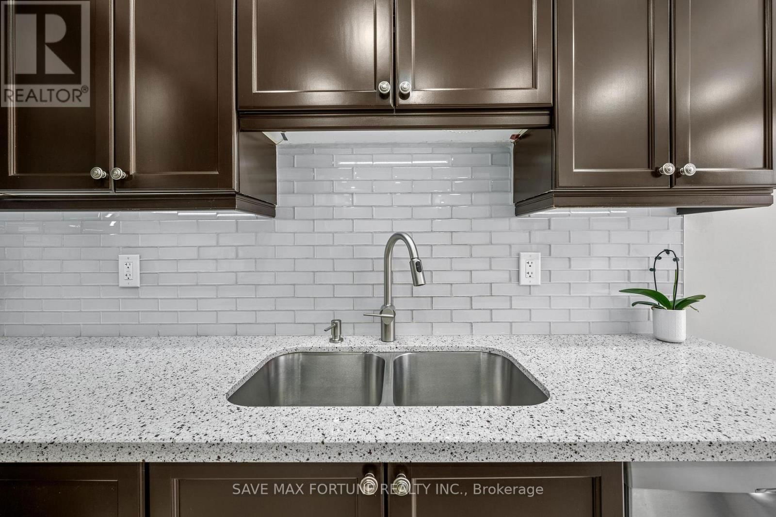 262 CEDRIC TERRACE Image 14