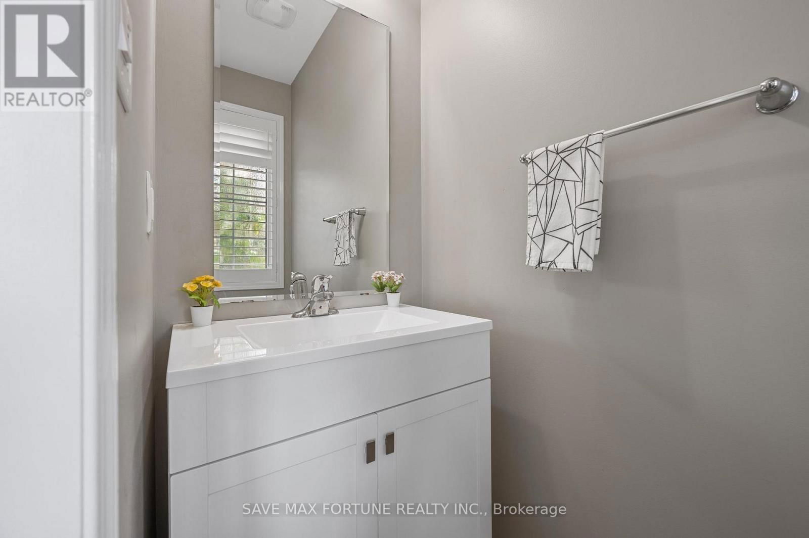 262 CEDRIC TERRACE Image 17