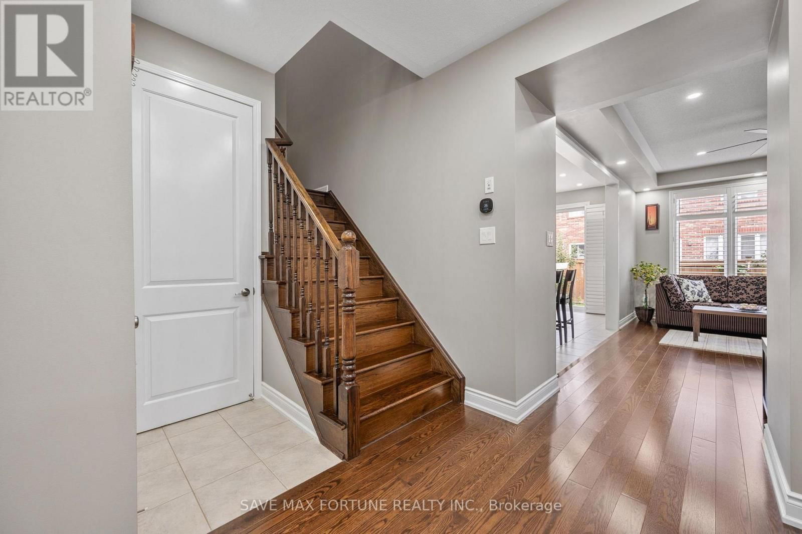 262 CEDRIC TERRACE Image 18