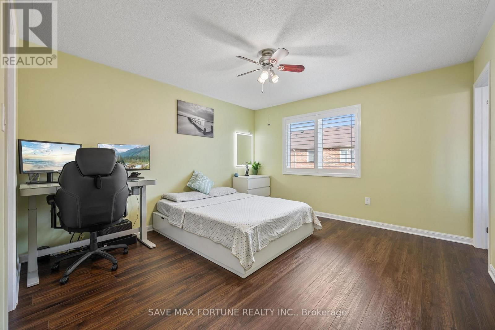 262 CEDRIC TERRACE Image 20