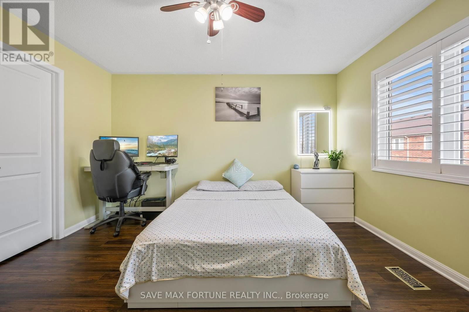 262 CEDRIC TERRACE Image 21