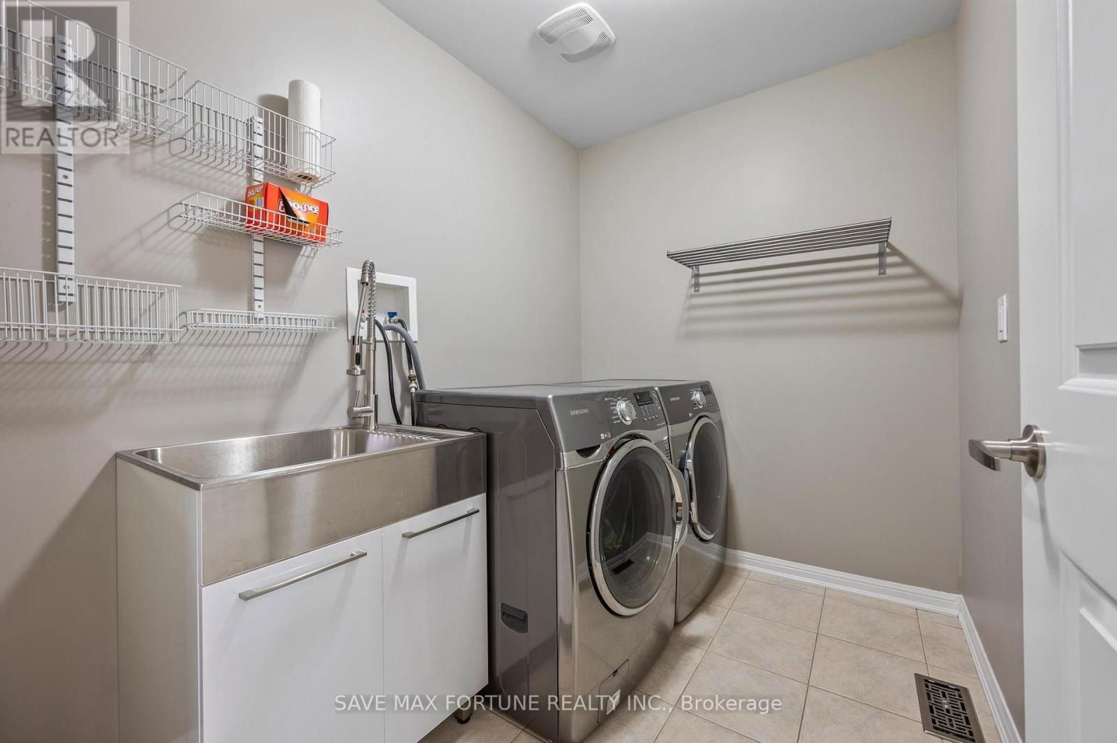 262 CEDRIC TERRACE Image 27