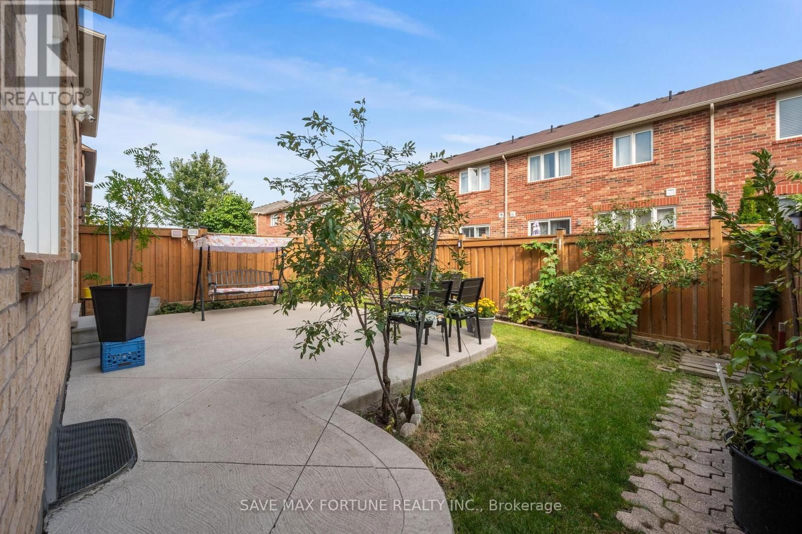 262 CEDRIC TERRACE Image 28