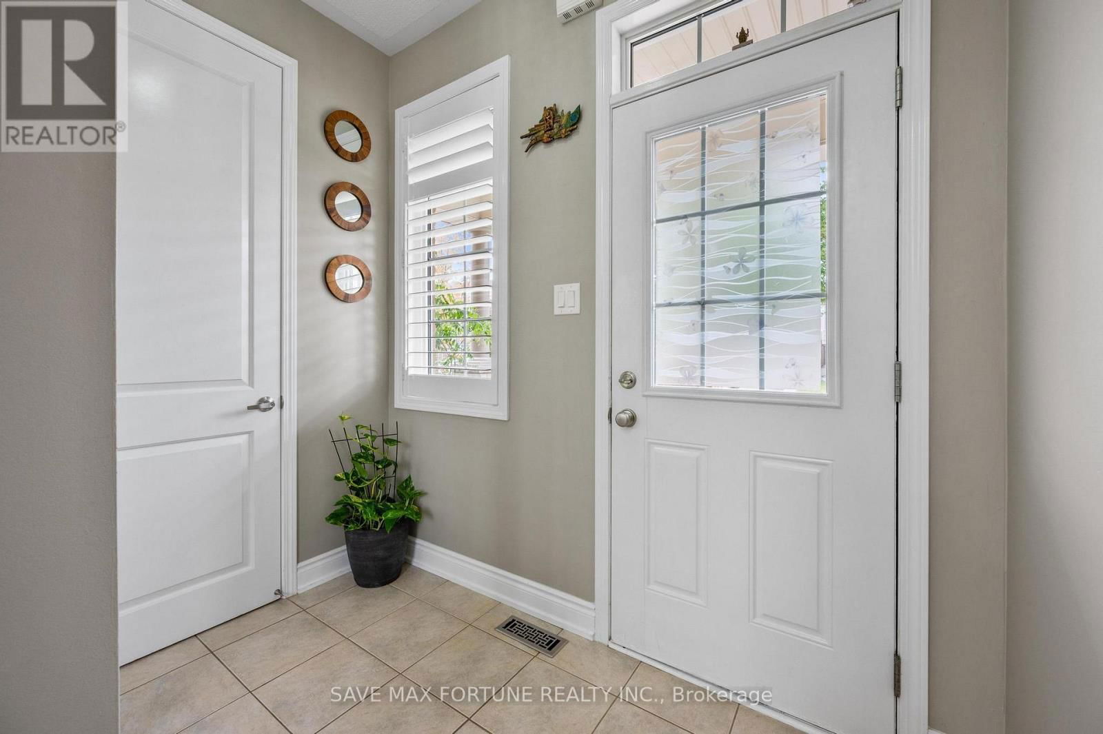 262 CEDRIC TERRACE Image 3