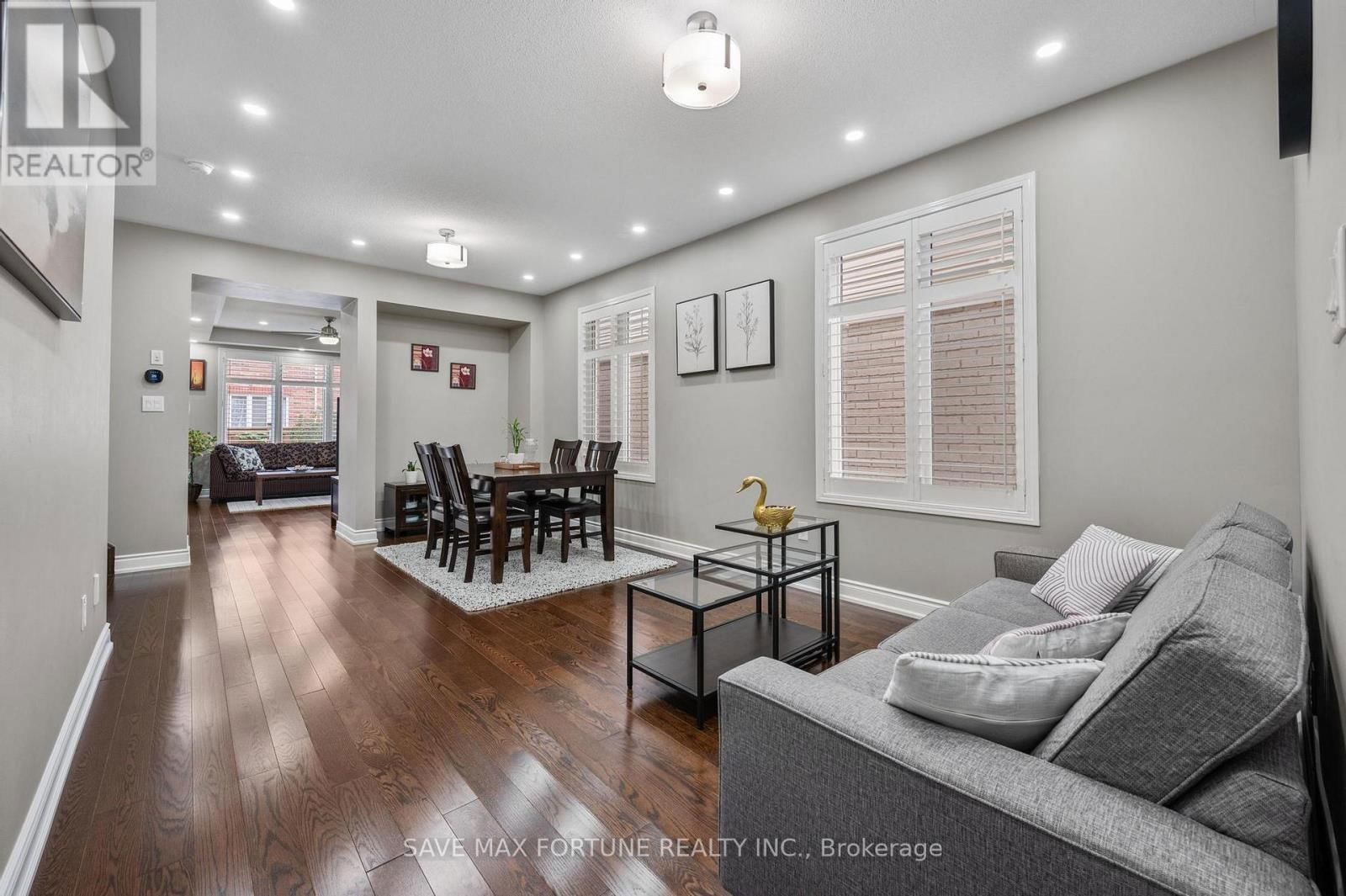 262 CEDRIC TERRACE Image 4