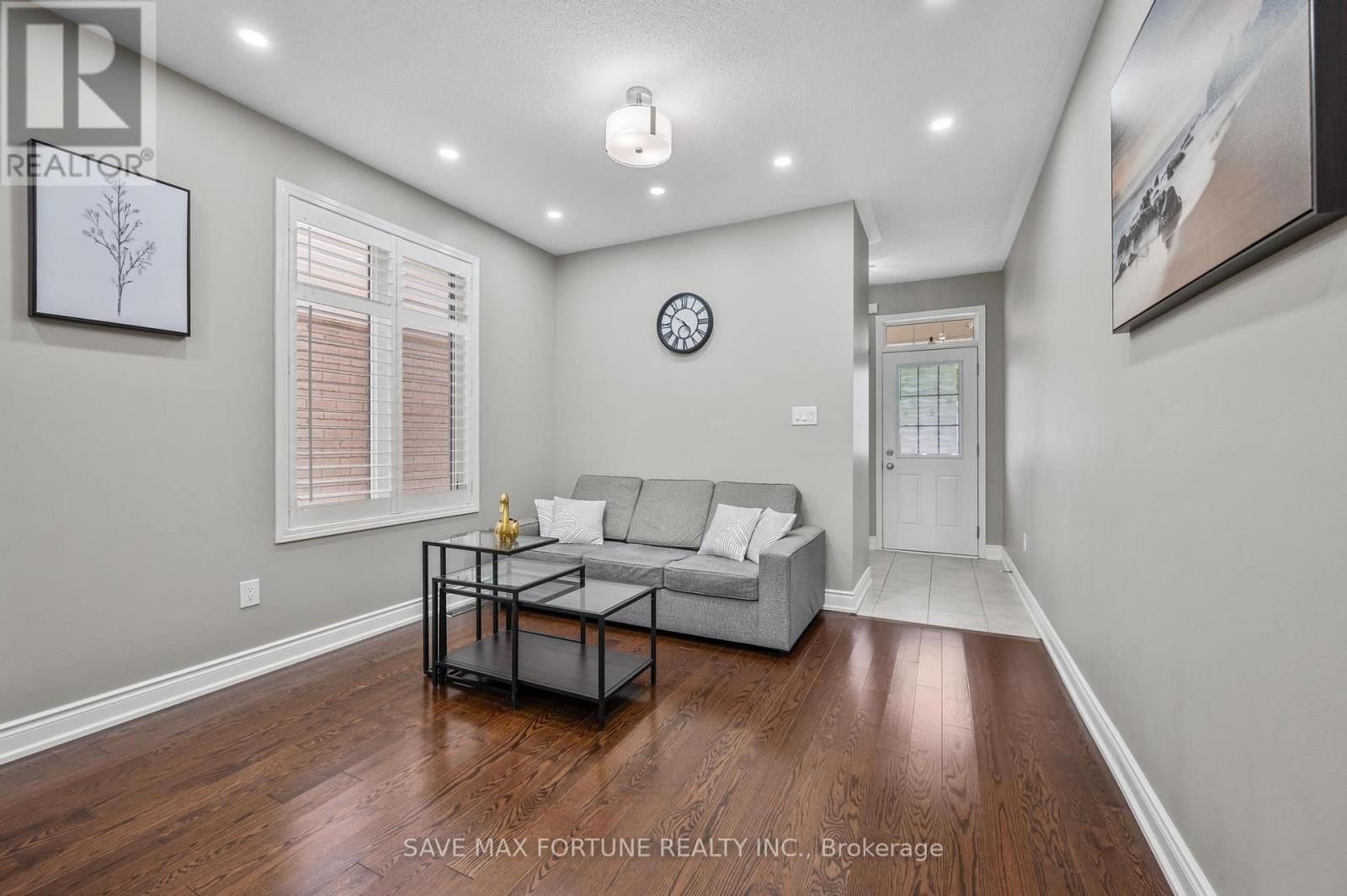 262 CEDRIC TERRACE Image 6