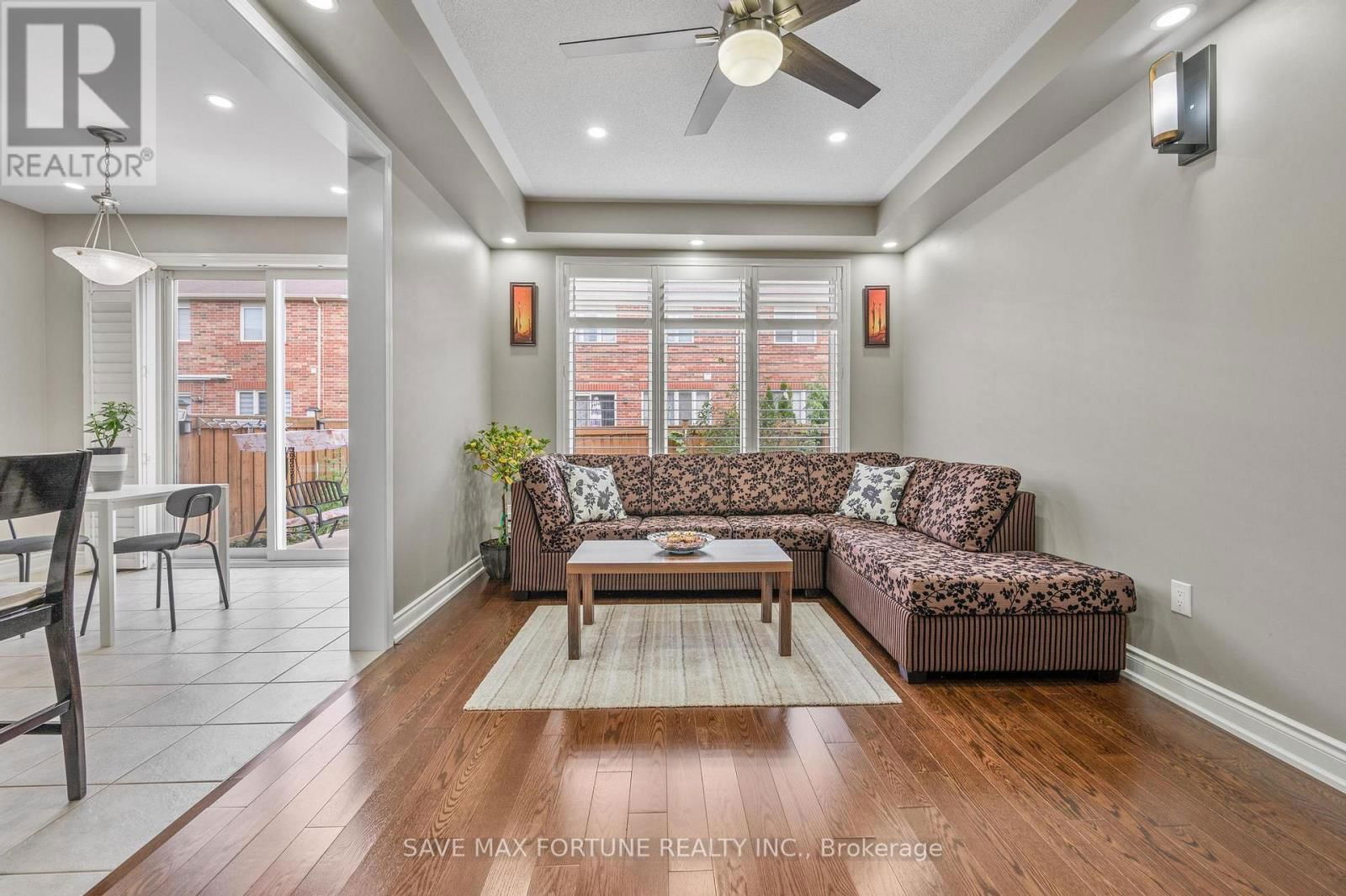 262 CEDRIC TERRACE Image 9