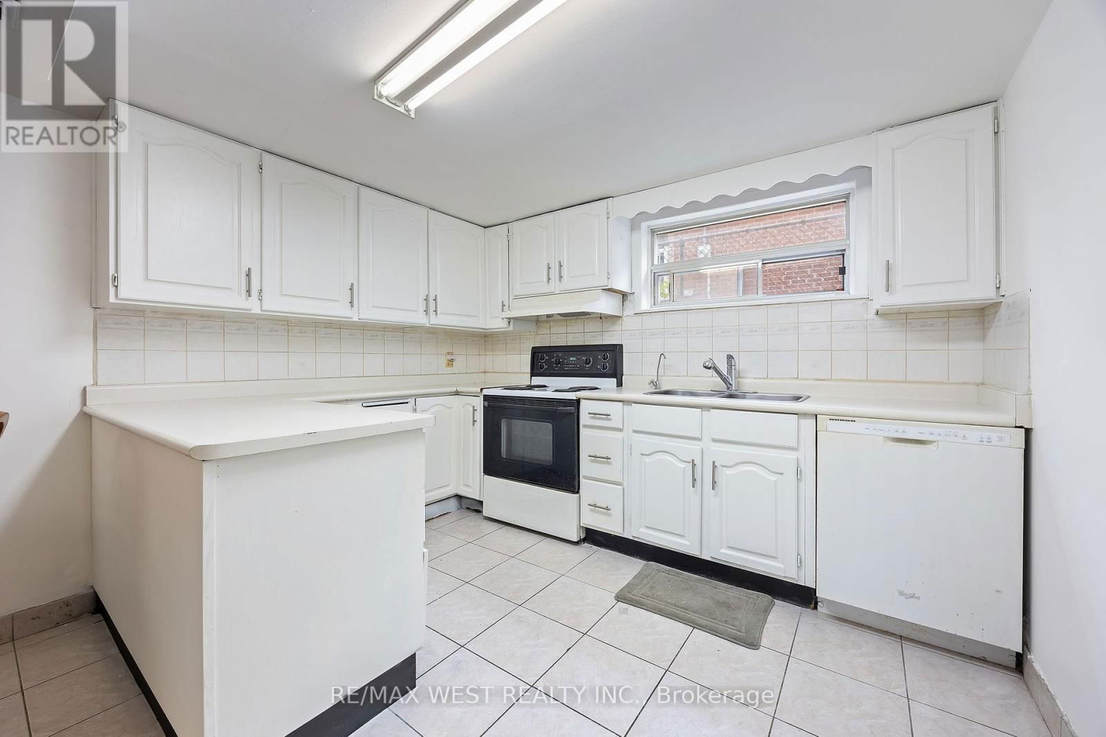 47 BRAWLEY AVENUE Image 24