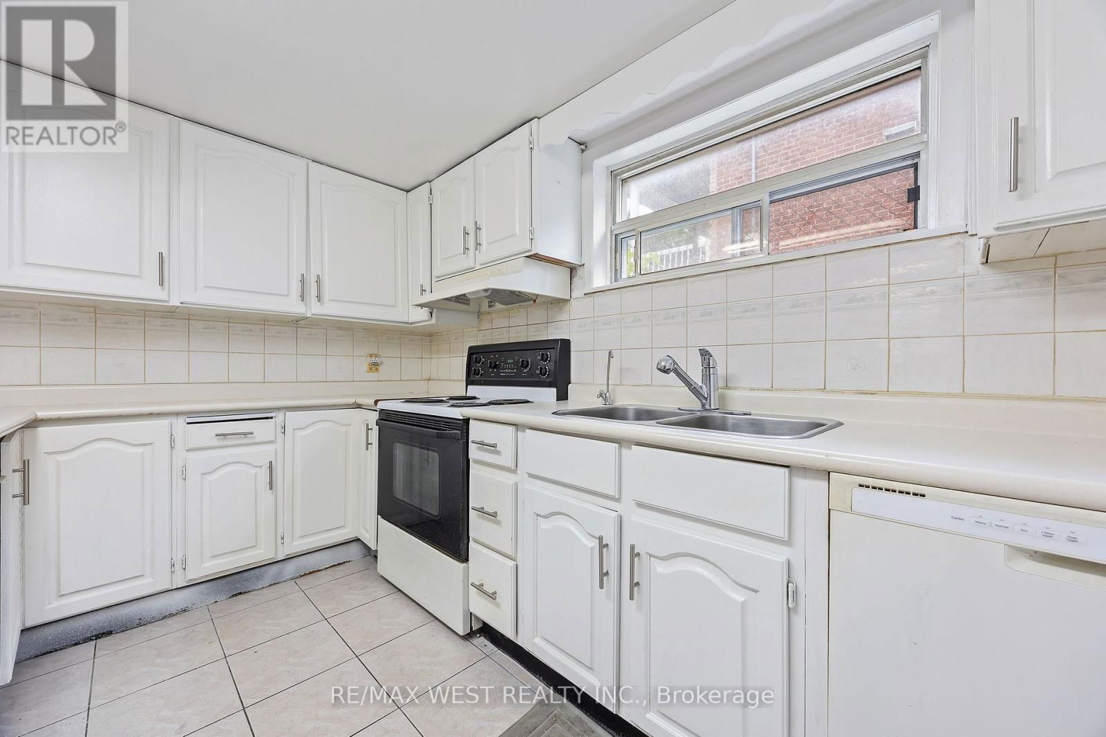 47 BRAWLEY AVENUE Image 25