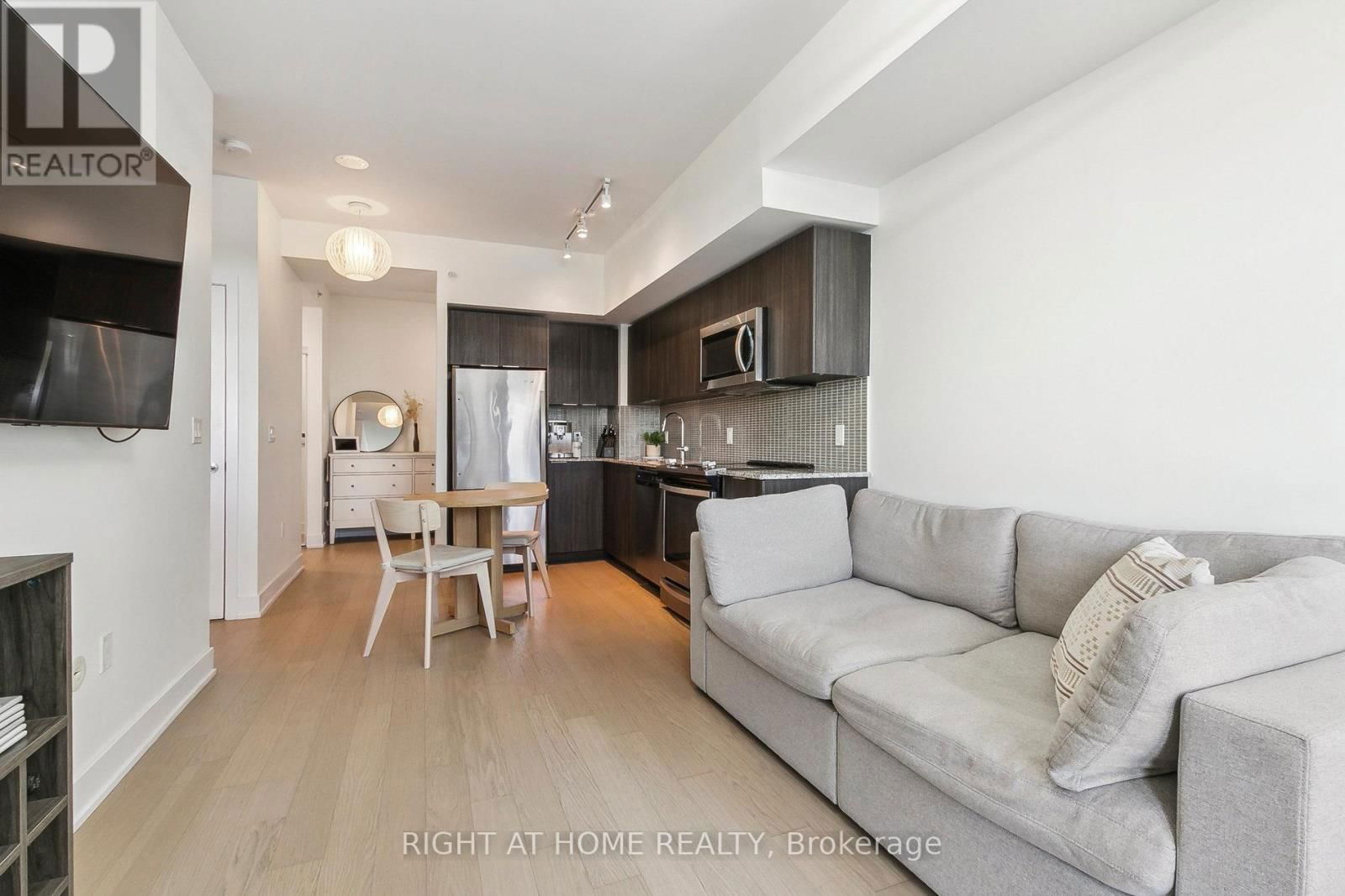 2206 - 20 SHORE BREEZE DRIVE Image 11