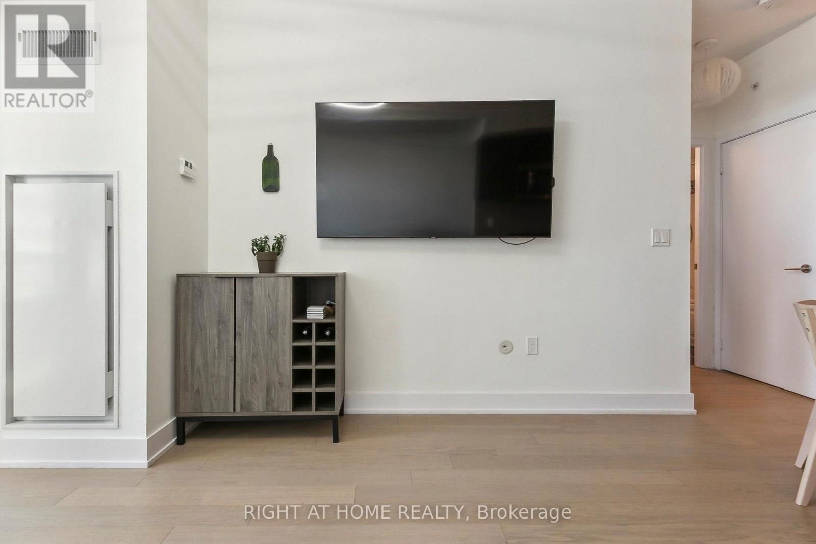 2206 - 20 SHORE BREEZE DRIVE Image 13