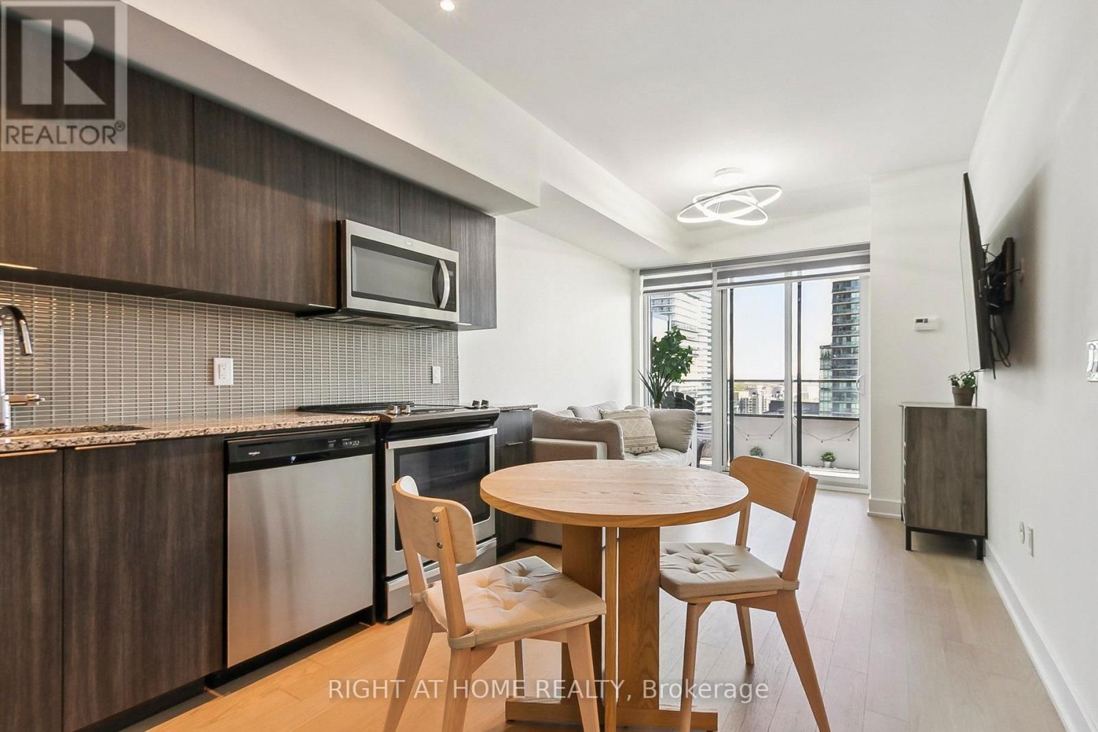 2206 - 20 SHORE BREEZE DRIVE Image 17