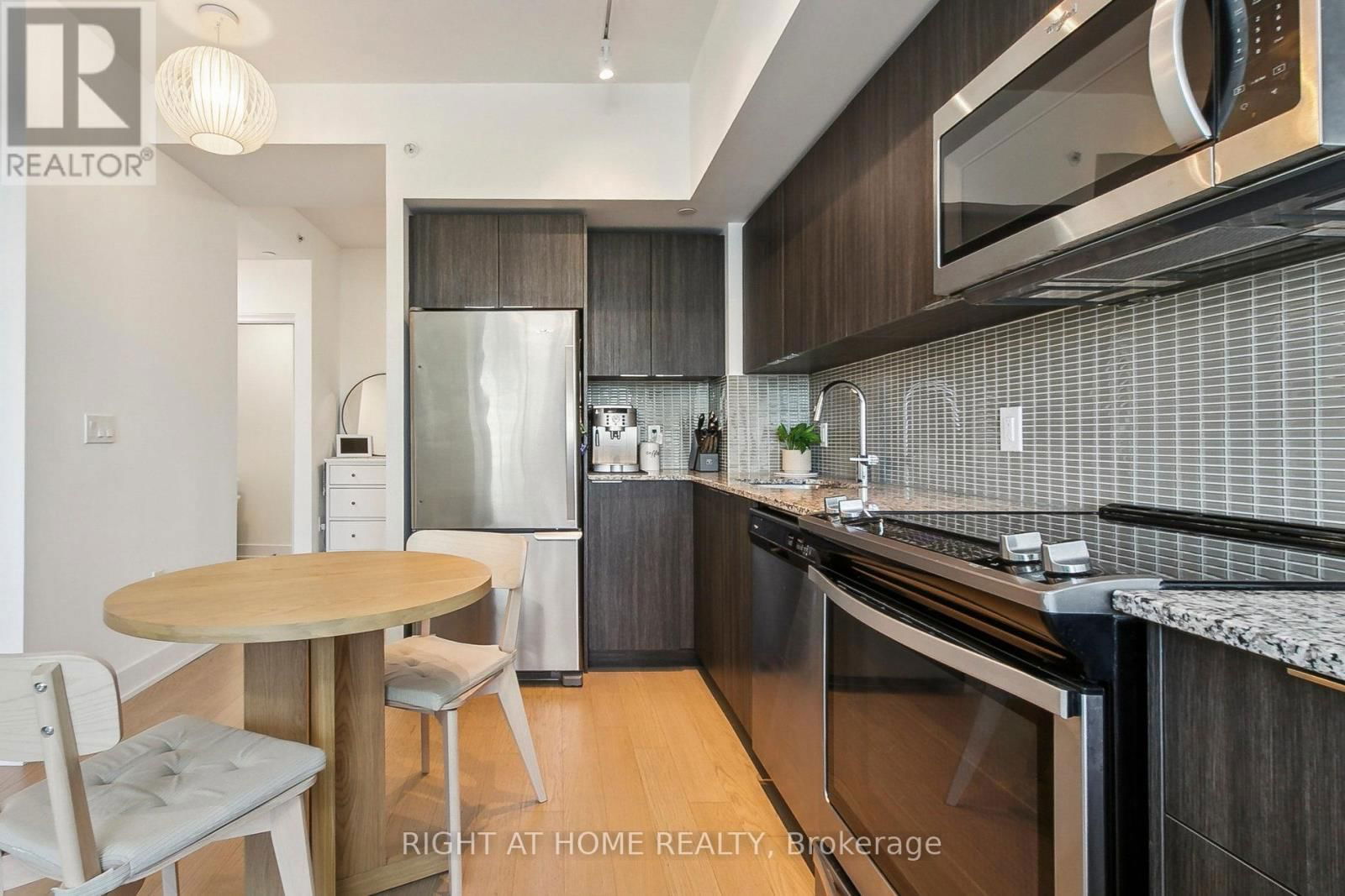 2206 - 20 SHORE BREEZE DRIVE Image 18