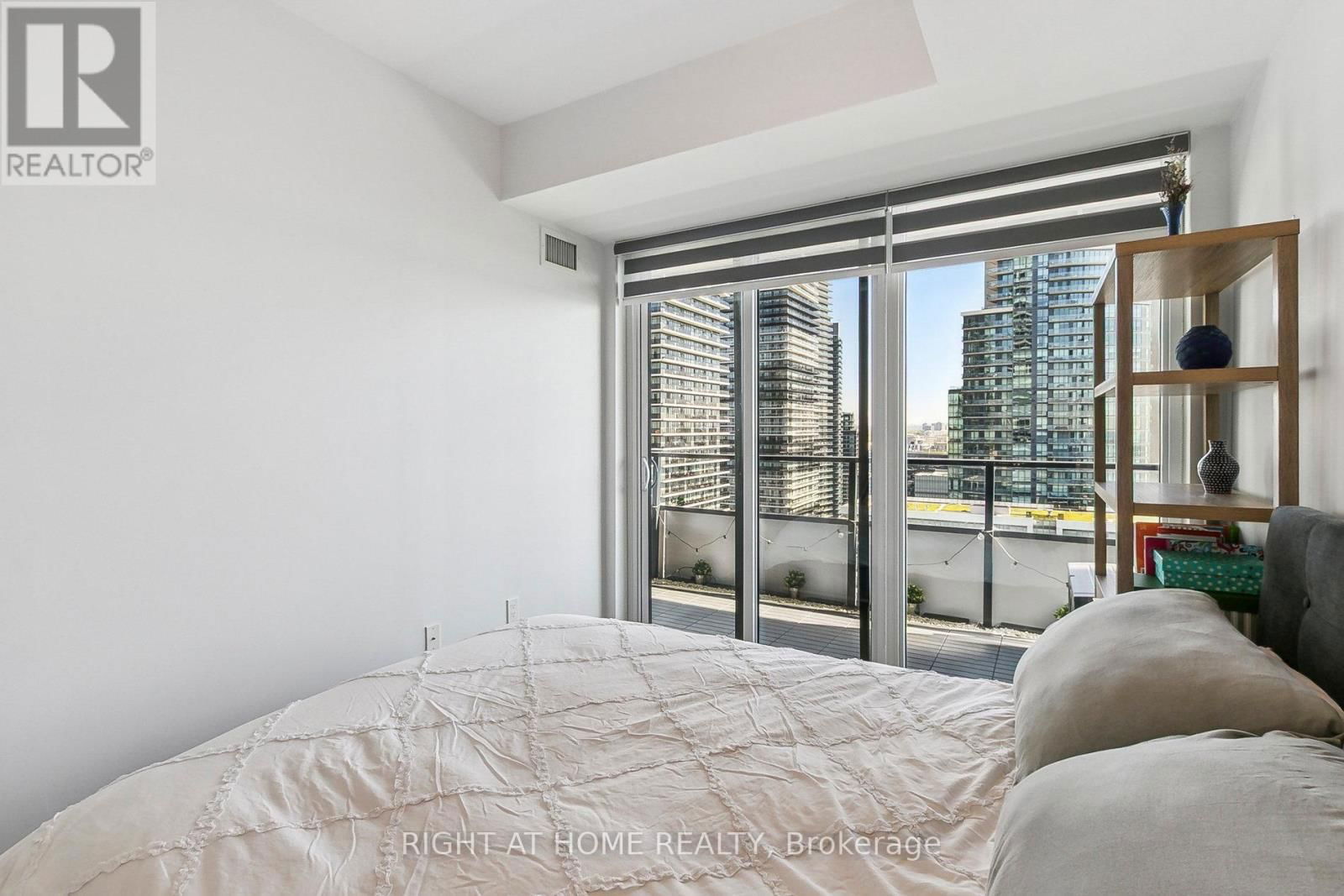 2206 - 20 SHORE BREEZE DRIVE Image 20