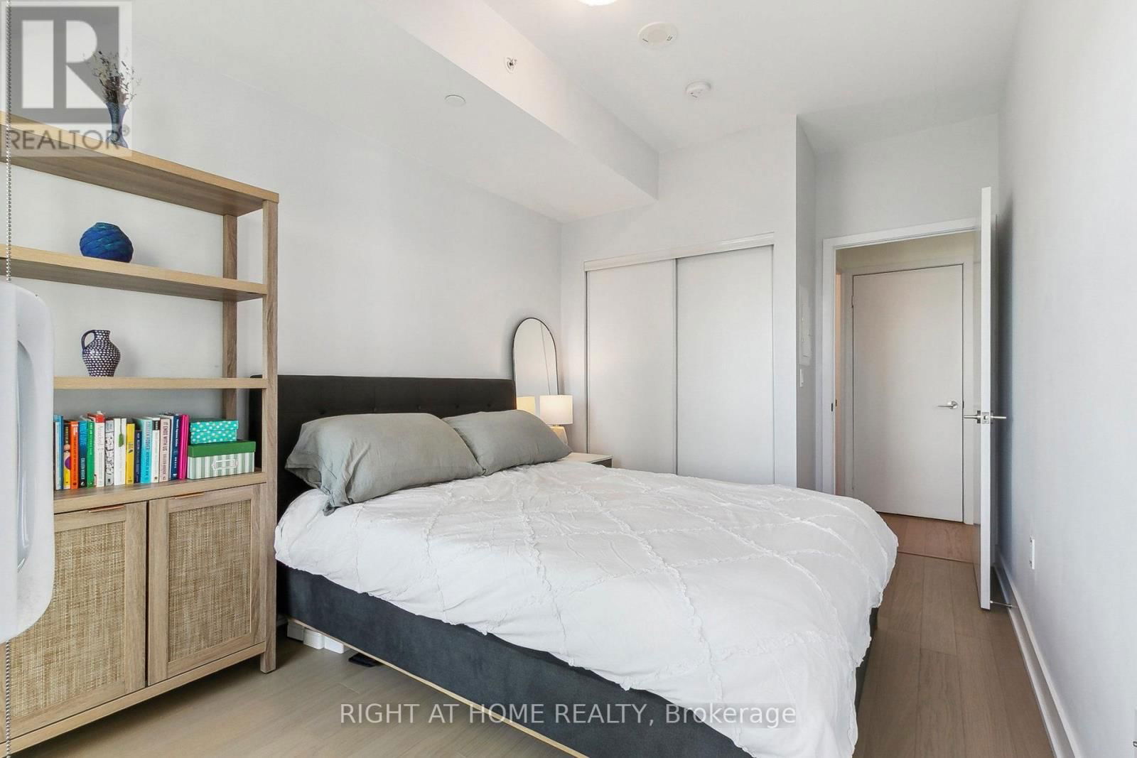 2206 - 20 SHORE BREEZE DRIVE Image 21