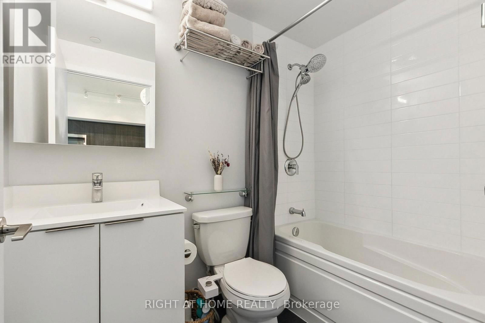 2206 - 20 SHORE BREEZE DRIVE Image 22