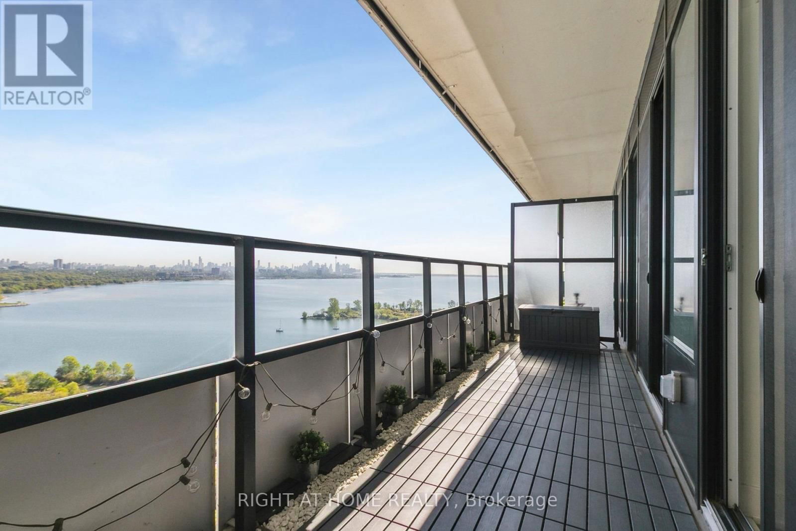 2206 - 20 SHORE BREEZE DRIVE Image 24