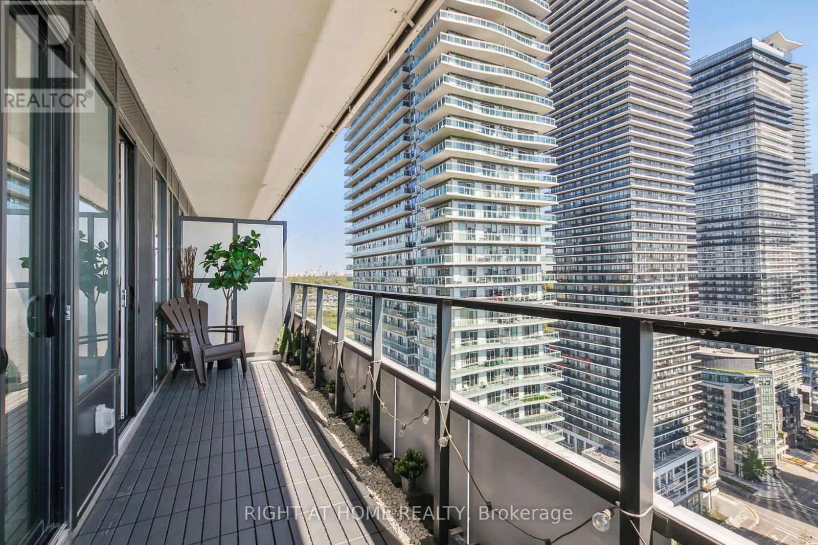 2206 - 20 SHORE BREEZE DRIVE Image 25