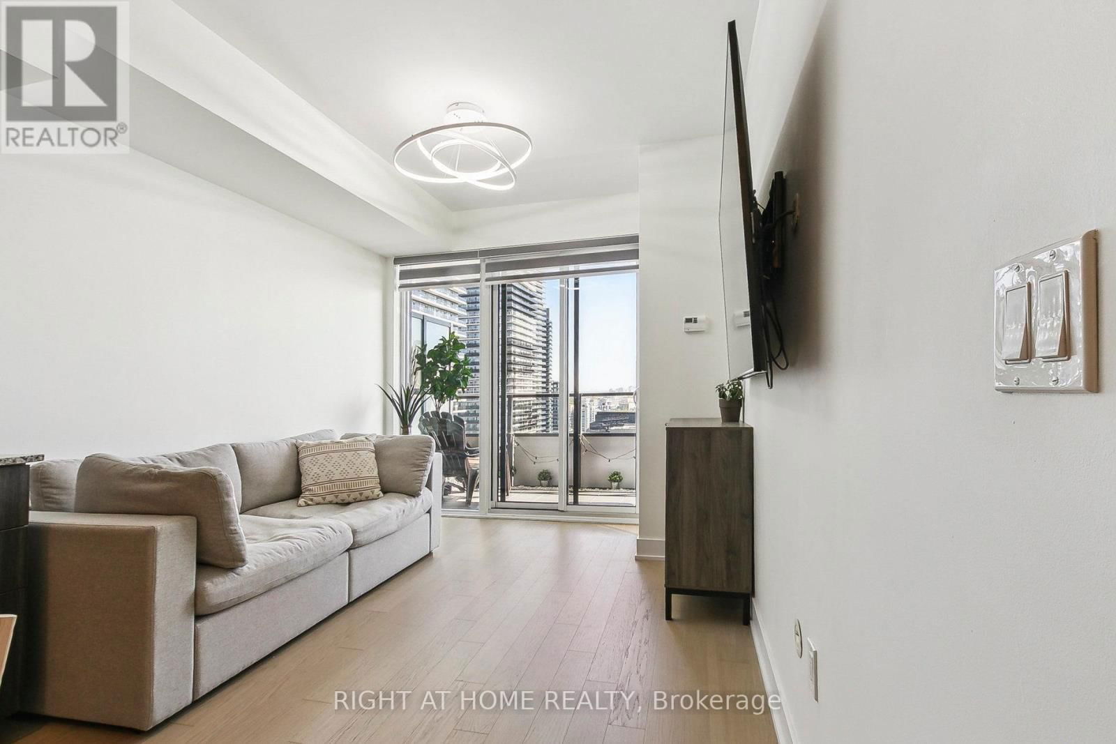 2206 - 20 SHORE BREEZE DRIVE Image 7