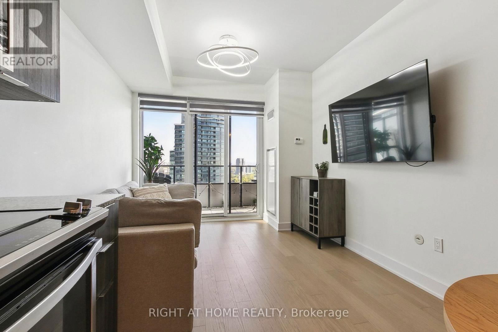 2206 - 20 SHORE BREEZE DRIVE Image 8