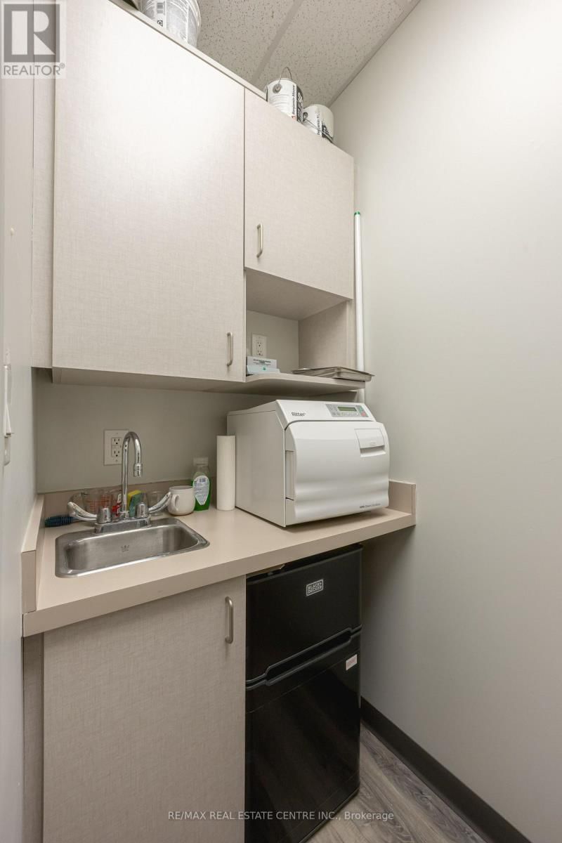 408 - 3075 HOSPITAL GATE Image 11