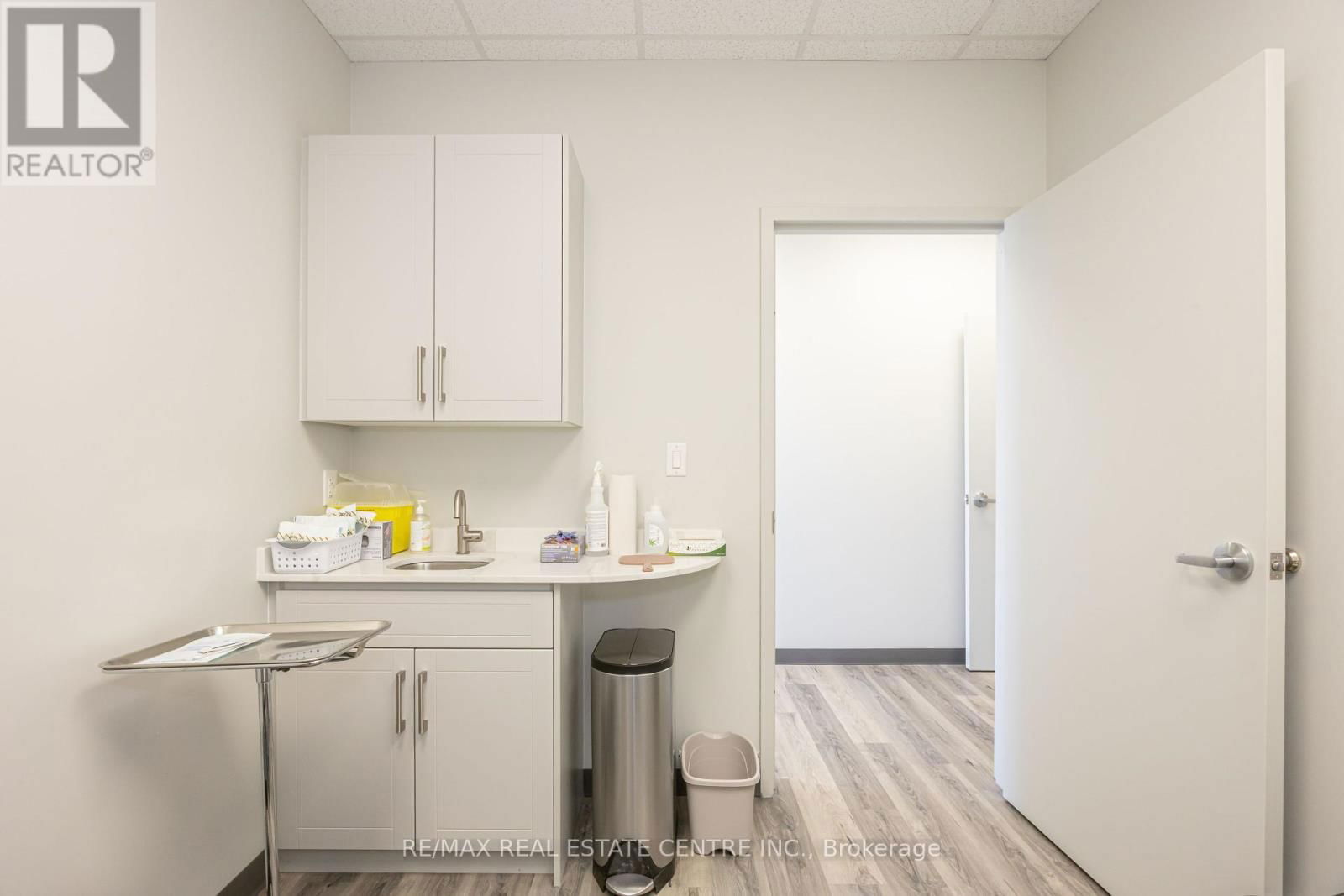 408 - 3075 HOSPITAL GATE Image 14