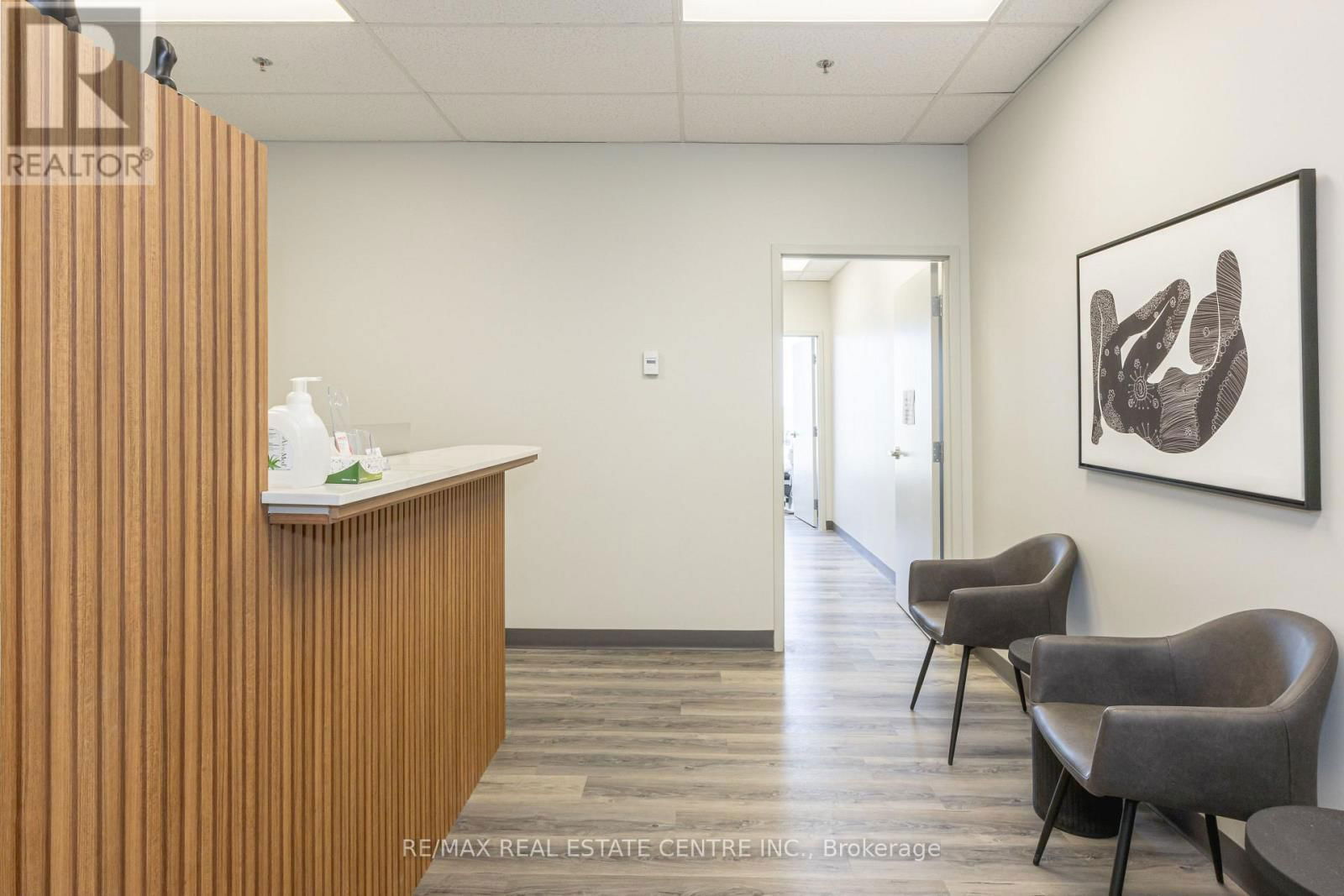 408 - 3075 HOSPITAL GATE Image 6