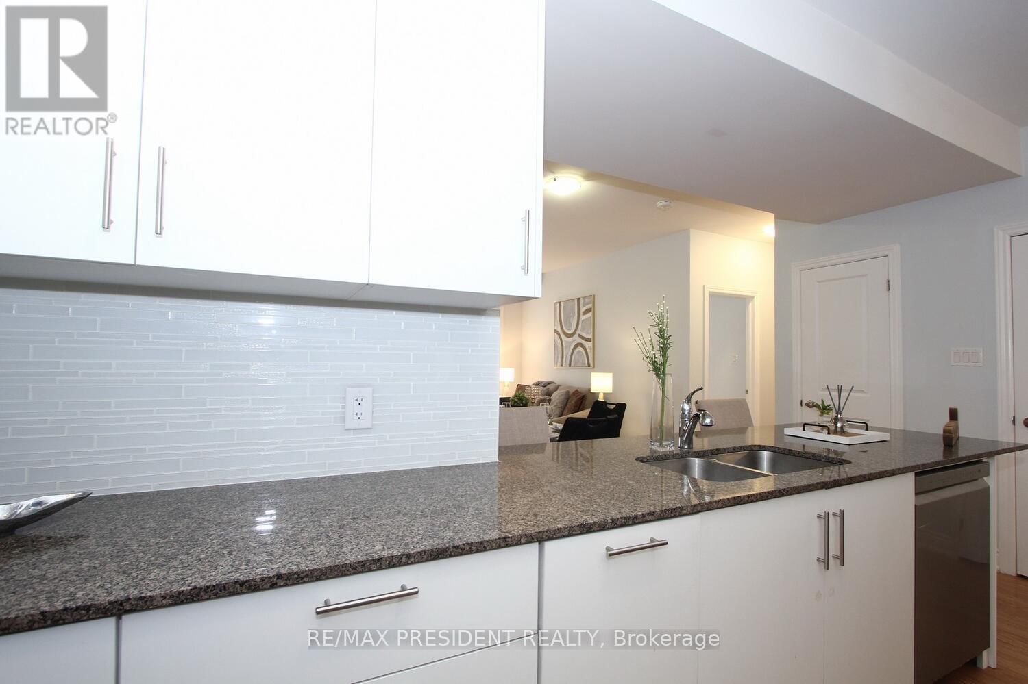 69 - 80 KNOTSBERRY CIRCLE Image 16