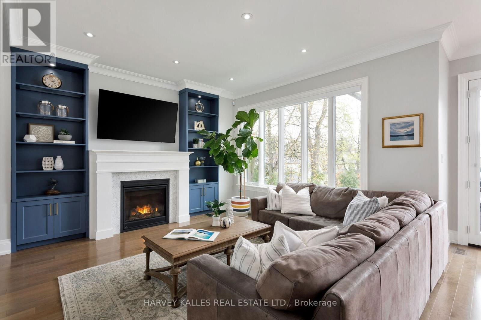 4673 DUNDAS STREET WEST Image 11